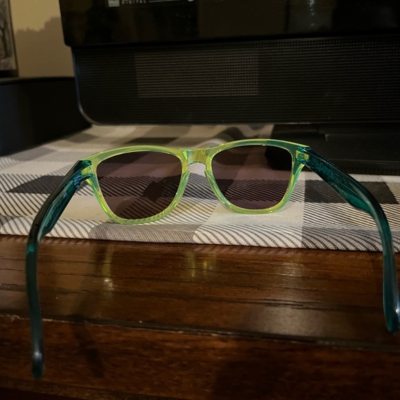 Kids lime green REAL Oakley sunglasses! Xxs never been worn! Brand new - Picture 10 of 14
